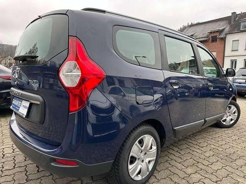 Gebraucht Dacia Lodgy Lauréate 102 PS (75 kW) 2017 Blau marine Van / Kleinbus