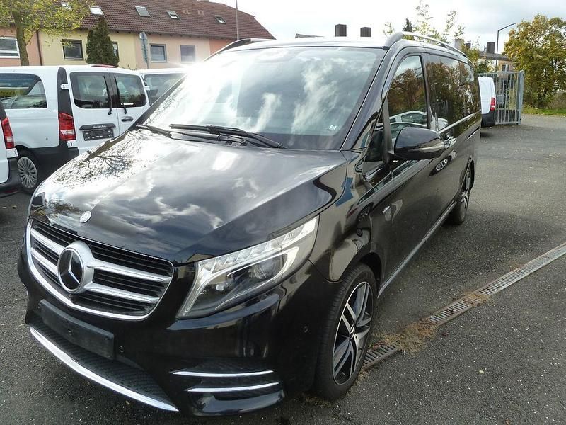 Schwarz Gebraucht 2016 Mercedes V250 AMG line Van / Kleinbus | 33.890 € (Fairer Preis) - Bild 1/4