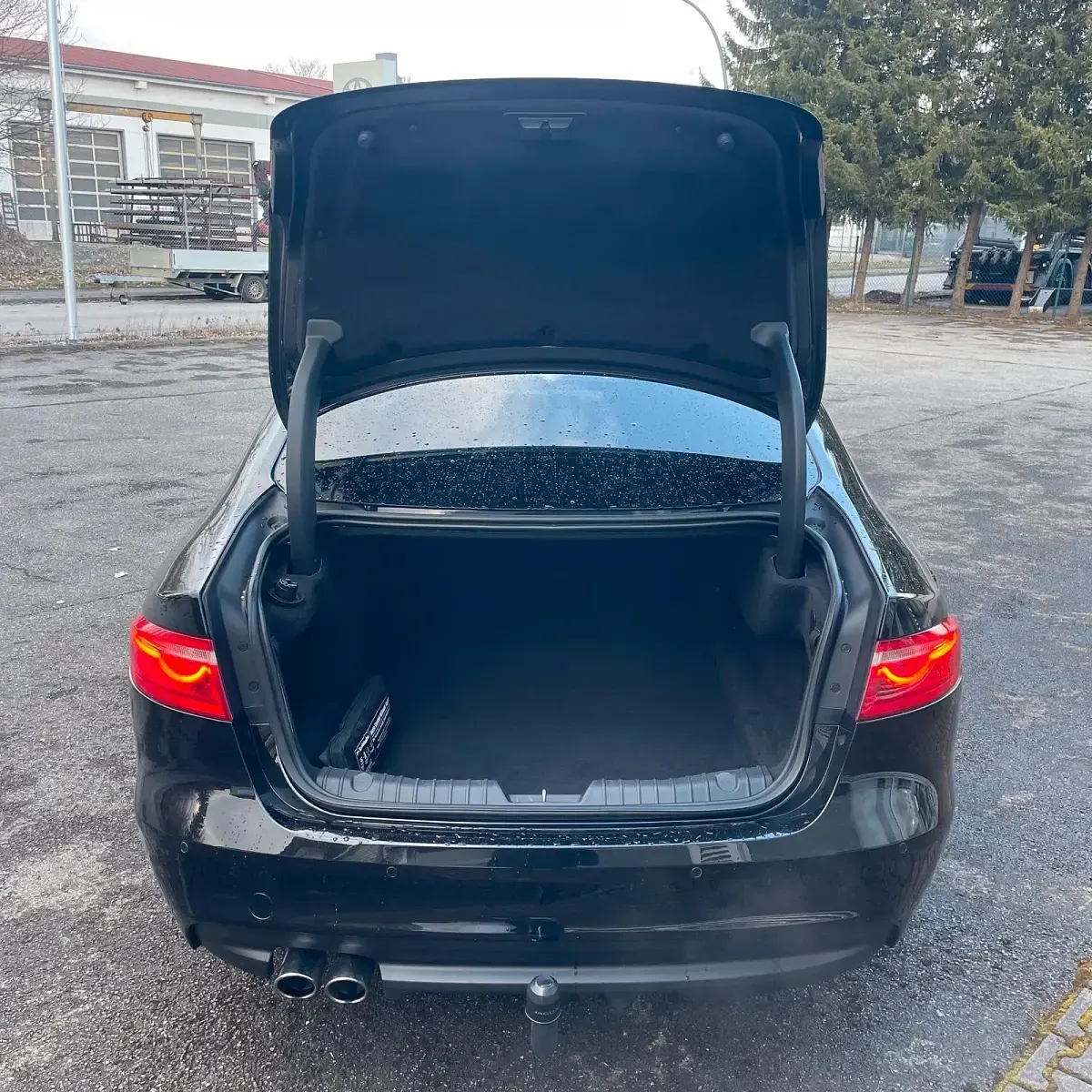 Gebraucht Jaguar XF R-Sport 180 PS (132 kW) 2018 Schwarz Limousine