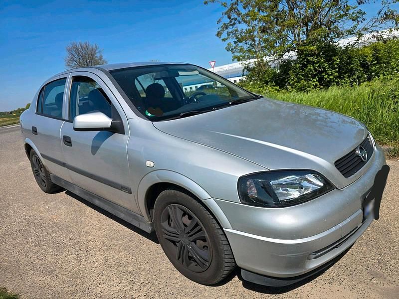 Usata Opel Astra 101 CV (74 kW) 2002 Argento Berlina