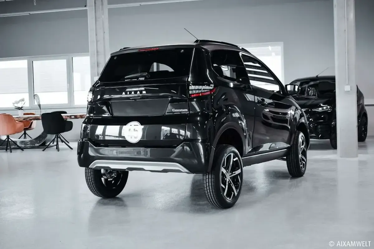 Uusi Aixam Crossover Premium Premium 2026 Musta