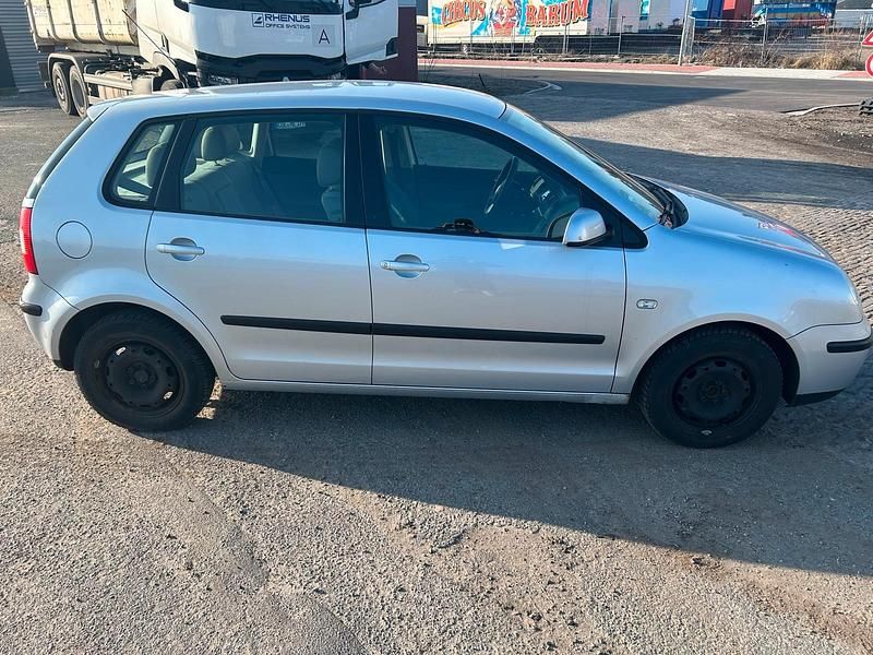 Gebraucht VW Polo 75 PS (55 kW) 2001 Silber Kleinwagen