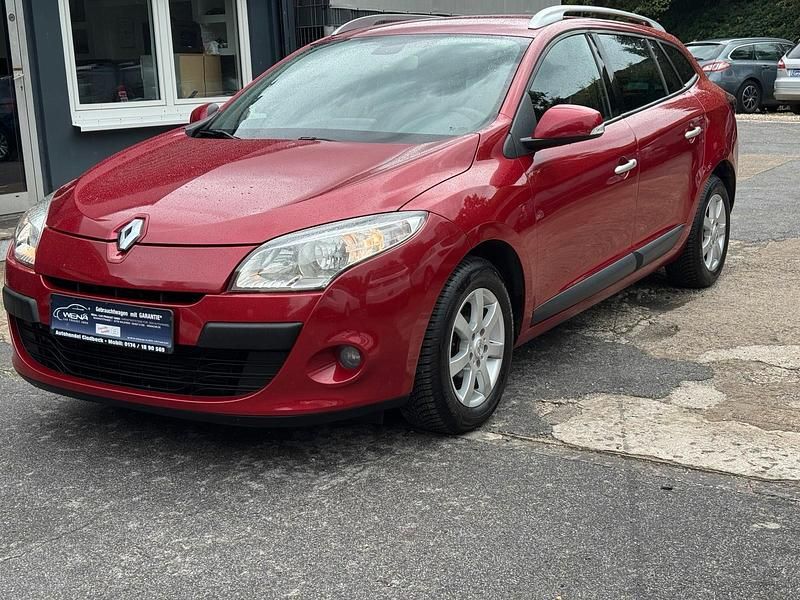 Rot Gebraucht 2010 Renault Mégane GrandTour Kombi | 5.990 € - Bild 1/4