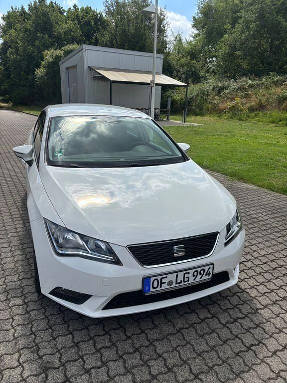 Weiß Gebraucht 2016 Seat Leon ST Reference Kombi | 8.600 € (Superpreis) - Bild 1/4