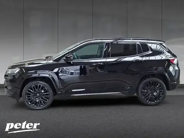 Usado Jeep Compass Altitude 131 HP (96 kW) 2023 Preto SUV