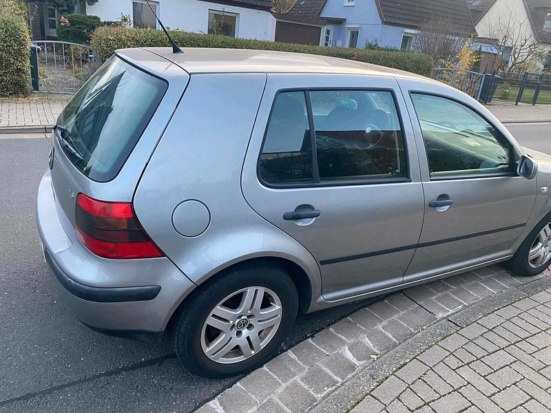 Gebraucht VW Golf 101 PS (74 kW) 2002 Silber Limousine