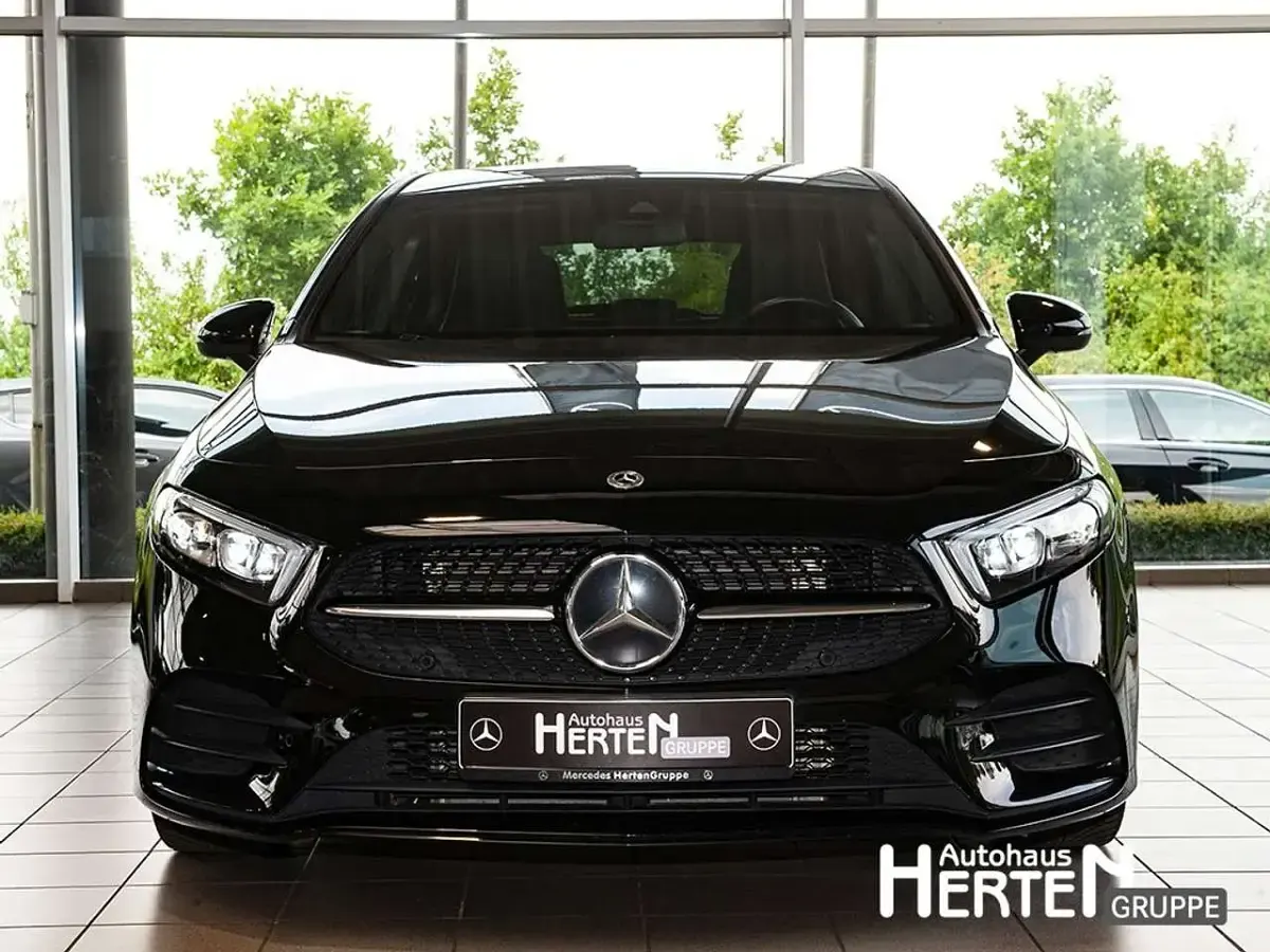 Gebraucht Mercedes A200 AMG 163 PS (119 kW) 2022 Schwarz Limousine