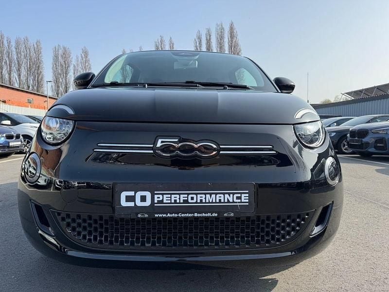 Gebraucht Fiat 500e Action 69 kW (95 PS) 2022 Nero profondo/cattivo/kyalami/ Limousine