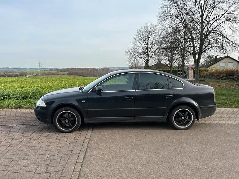Schwarz Gebraucht 2003 VW Passat Limousine | 899 € (Superpreis) - Bild 1/4