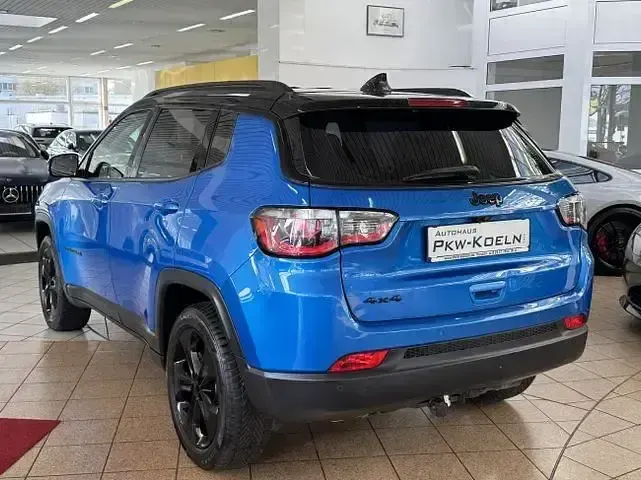 Gebraucht Jeep Compass Sport 120 PS (88 kW) 2019 Blau SUV