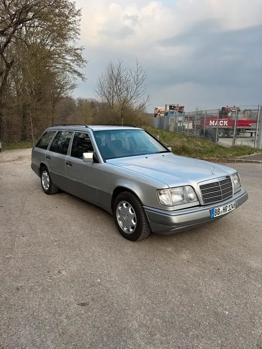 Gebraucht Mercedes E220 150 PS (110 kW) 1995 Silber Kombi