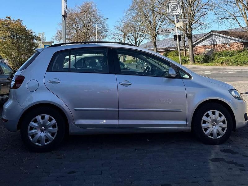 Gebraucht VW Golf VI Team 102 PS (75 kW) 2009 Reflexsilber metallic Kleinwagen