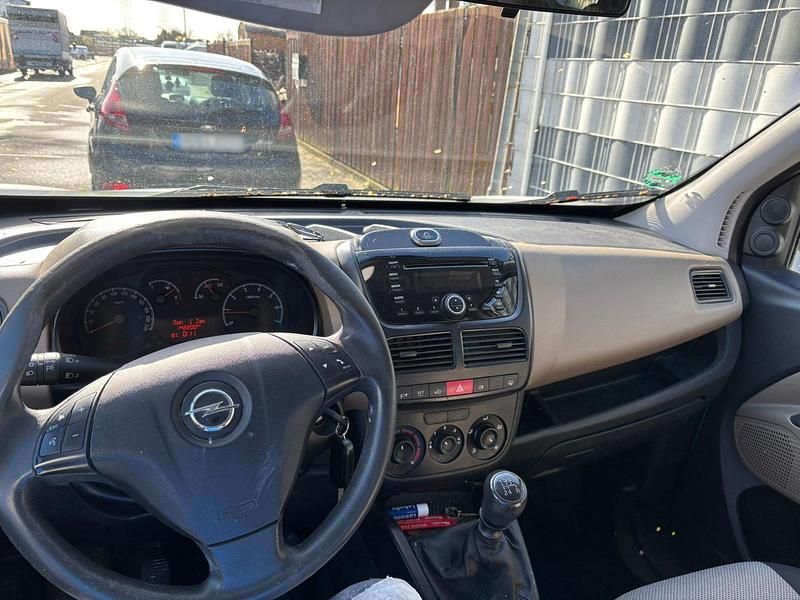 Gebraucht Opel Combo 95 PS (69 kW) 2014 Weiß Van / Kleinbus