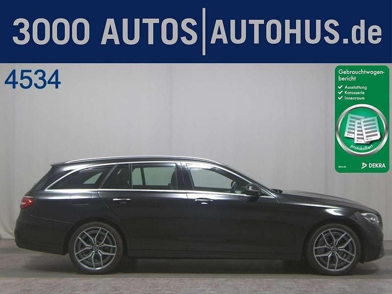 Obsidianschwarz metalliclack Gebraucht 2022 Mercedes E300 AMG line Kombi | 29.480 € (Guter Preis) - Bild 1/4