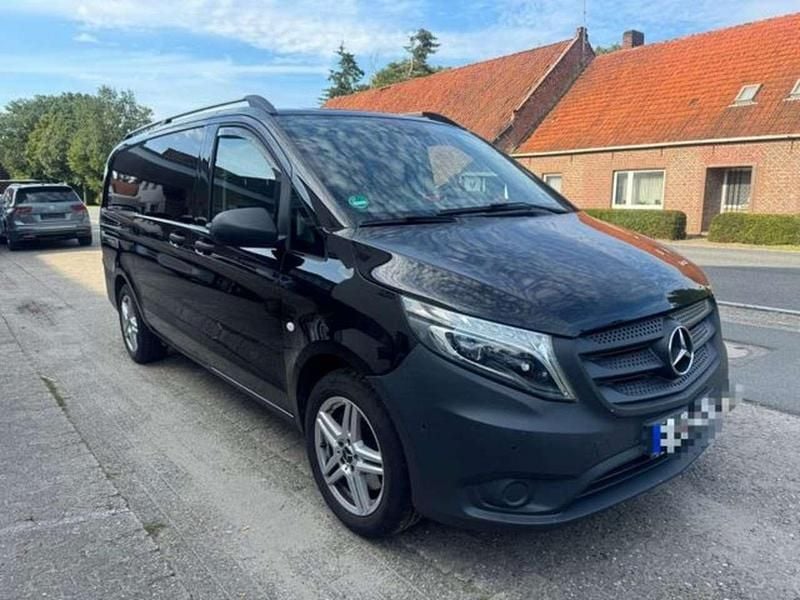 Schwarz Gebraucht 2017 Mercedes Vito Van / Kleinbus | 19.500 € (Superpreis) - Bild 1/4