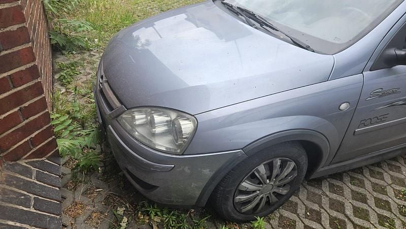 Grau Gebraucht 2006 Opel Corsa Kleinwagen | 750 € (Superpreis) - Bild 1/4