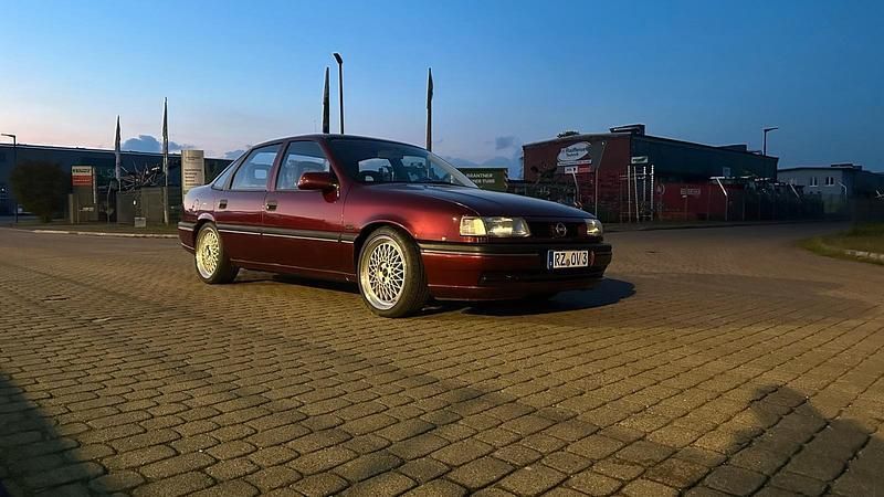 Rot Gebraucht 1992 Opel Vectra Limousine | 4.800 € - Bild 1/4