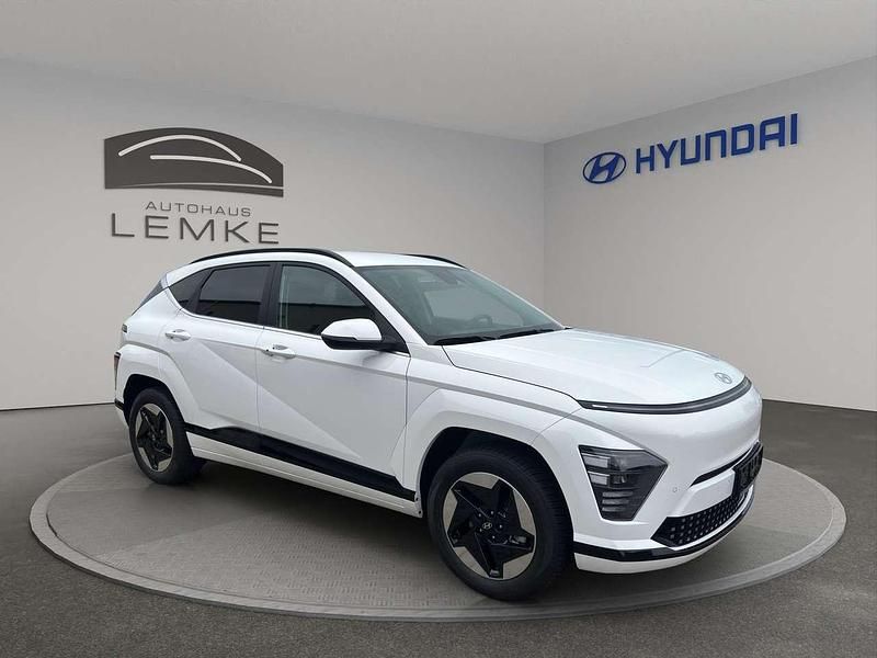 Gebraucht Hyundai Kona Trend 114 kW (156 PS) 2024 Atlas white SUV