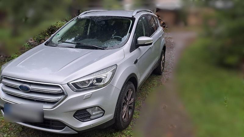 Gebraucht Ford Kuga 120 PS (88 kW) 2018 Silber SUV