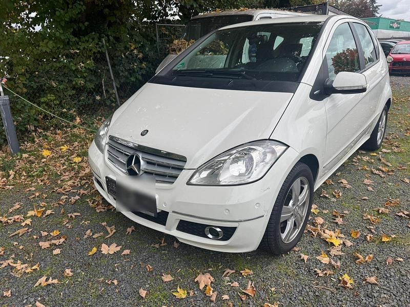 Weiß Gebraucht 2011 Mercedes A180 Kleinwagen | 3.000 € (Guter Preis) - Bild 1/4