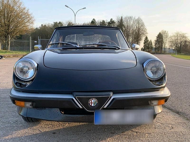 Gebraucht Alfa Romeo Spider 126 PS (92 kW) 1985 Schwarz Cabrio