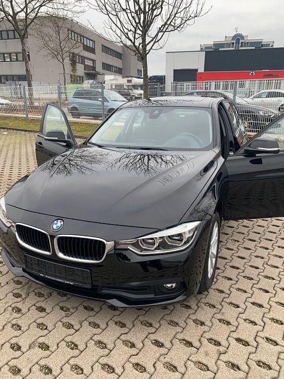 Gebraucht BMW 320 Advantage 190 PS (139 kW) 2018 Schwarz Kombi