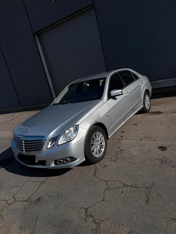 Gebraucht Mercedes E200 Elegance 136 PS (100 kW) 2010 Silber Limousine
