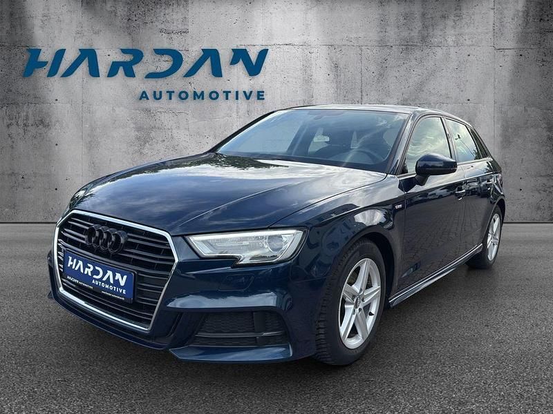 Blau Gebraucht 2018 Audi A3 Sportback Design Limousine | 15.990 € (Fairer Preis) - Bild 1/4