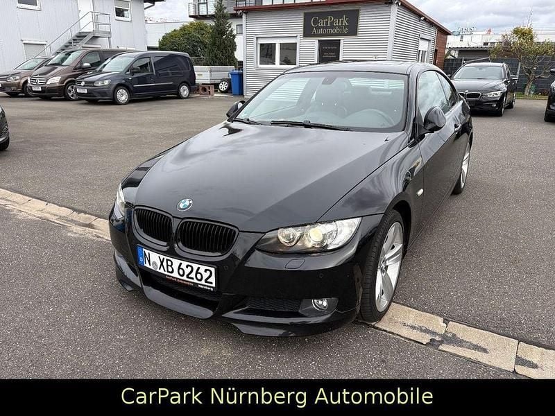 Saphirschwarz Gebraucht 2009 BMW 320 Comfort Edition Coupé | 8.999 € (Fairer Preis) - Bild 1/4