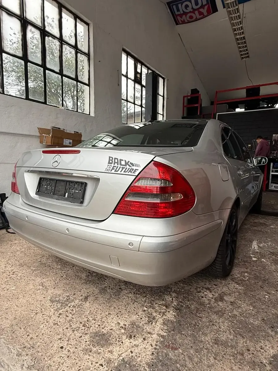 Gebraucht Mercedes E320 204 PS (150 kW) 2003 Silber Limousine