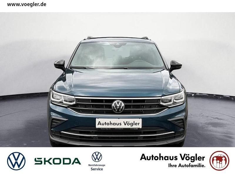 Gebraucht VW Tiguan Move 150 PS (110 kW) 2024 Blau SUV