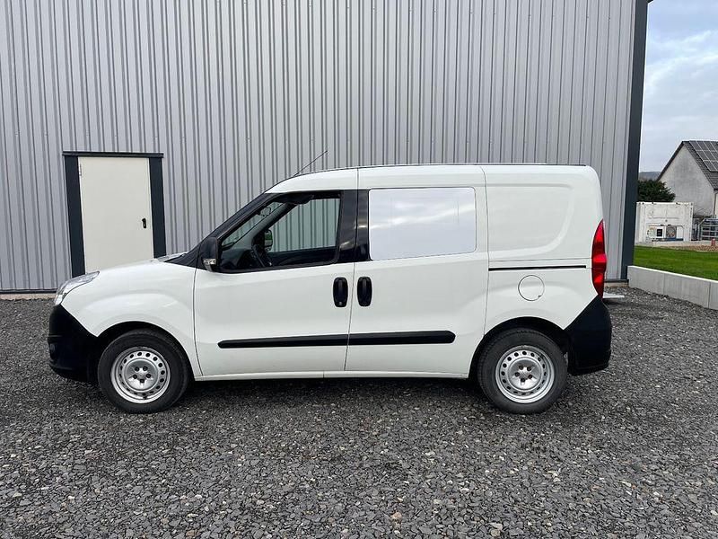 Weiß Gebraucht 2015 Opel Combo Edition Van / Kleinbus | 4.400 € (Fairer Preis) - Bild 1/4