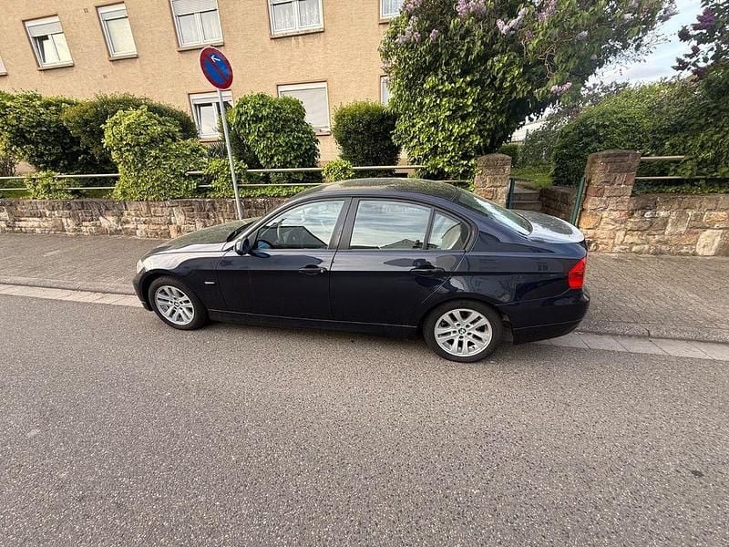 Gebraucht BMW 318 129 PS (94 kW) 2007 Blau Limousine