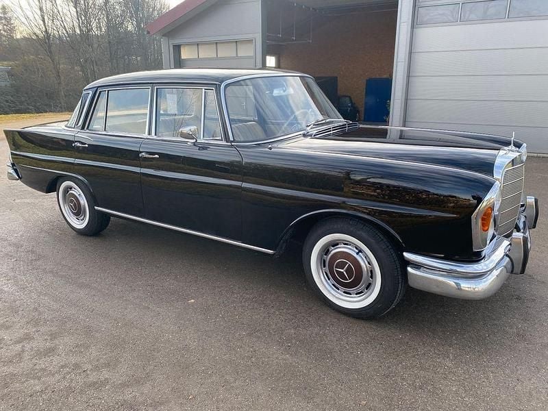 Gebraucht Mercedes 220 120 PS (88 kW) 1964 Schwarz Limousine