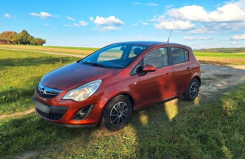 Rot Gebraucht 2011 Opel Corsa Edition Kleinwagen | 4.800 € (Fairer Preis) - Bild 1/4