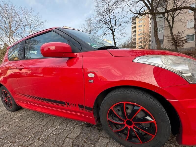 Rot Gebraucht 2012 Suzuki Swift Kleinwagen | 4.400 € - Bild 1/4