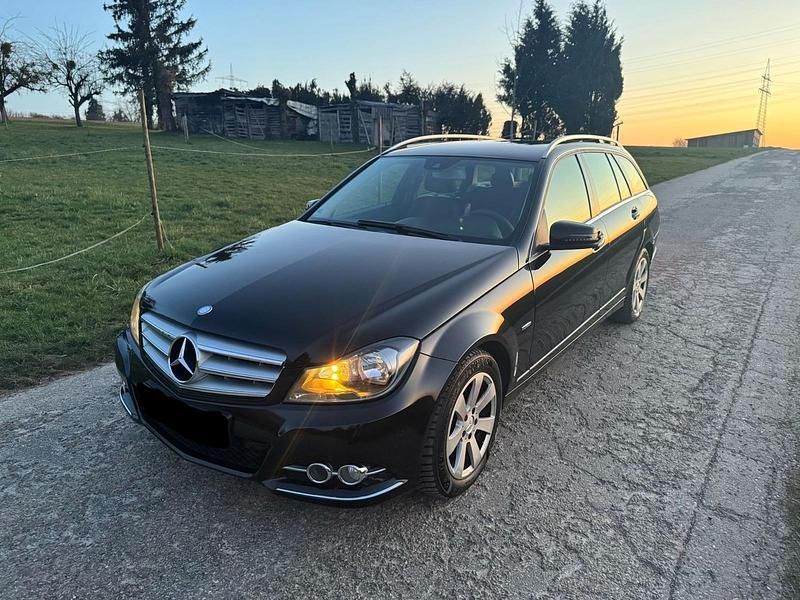 Gebraucht Mercedes C220 170 PS (125 kW) 2014 Schwarz Kombi