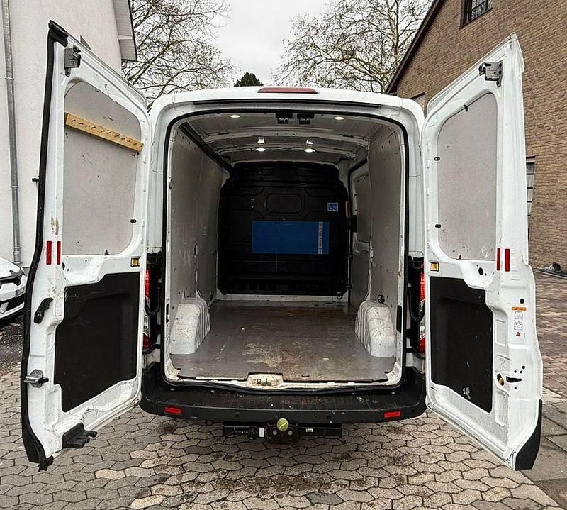 Gebraucht Ford Transit Basis 131 PS (96 kW) 2018 Weiß Kombi
