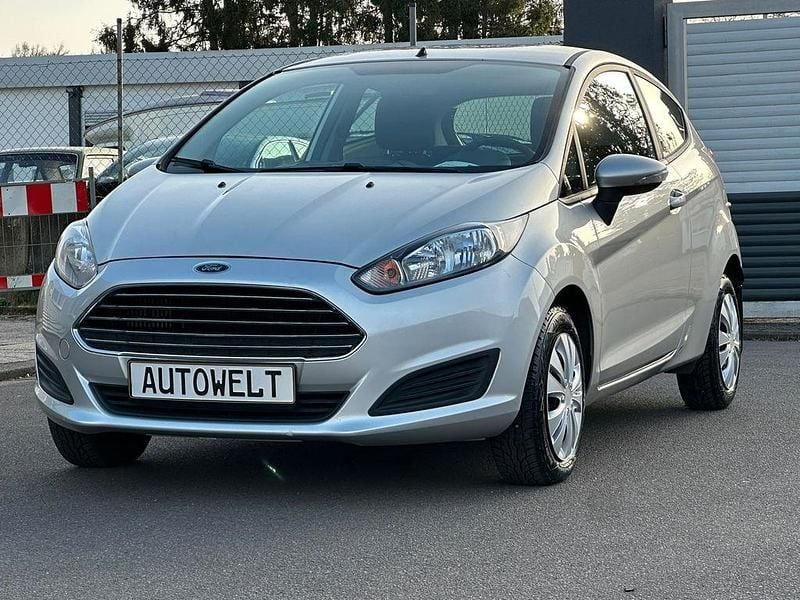 Gebraucht Ford Fiesta Trend 101 PS (74 kW) 2014 Silber Kleinwagen