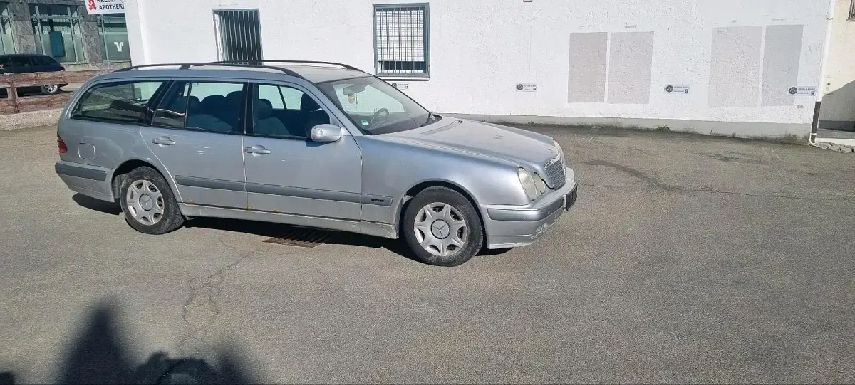 Usata Mercedes E220 150 CV (110 kW) 2002 Argento Station wagon