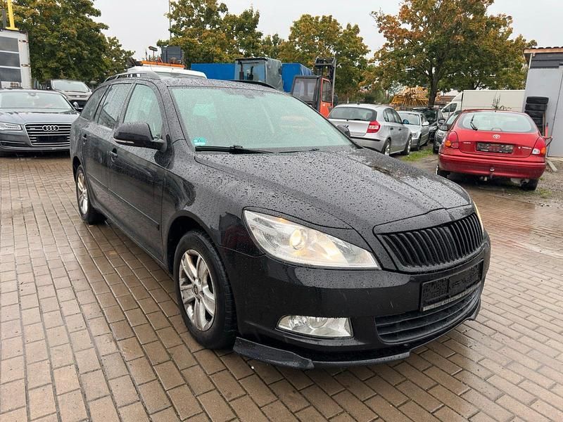 Schwarz Gebraucht 2011 Skoda Octavia Kombi | 4.000 € (Guter Preis) - Bild 1/4