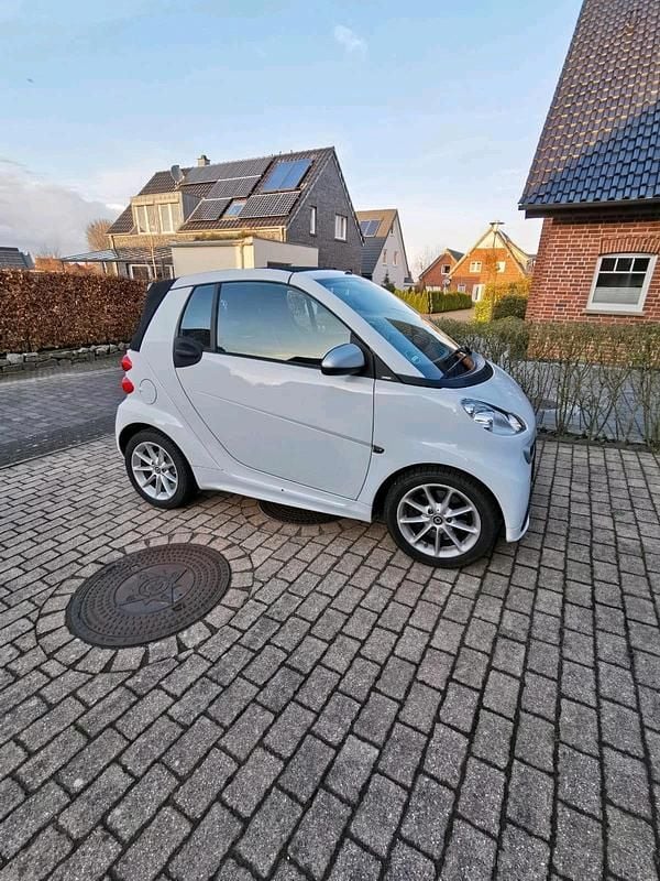Weiß Gebraucht 2014 Smart ForTwo Cabrio Cabrio | 5.600 € (Guter Preis) - Bild 1/4