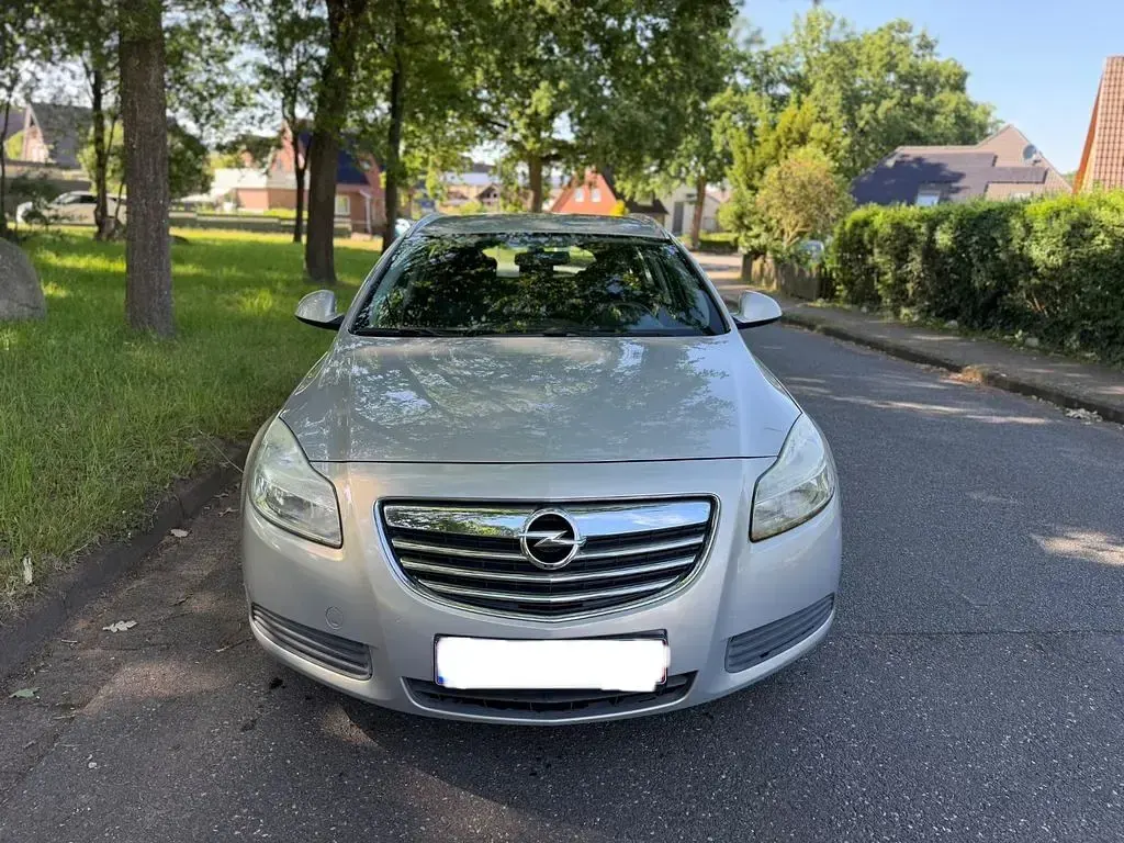 Gebraucht Opel Insignia Edition 116 PS (85 kW) 2010 Braun Kombi