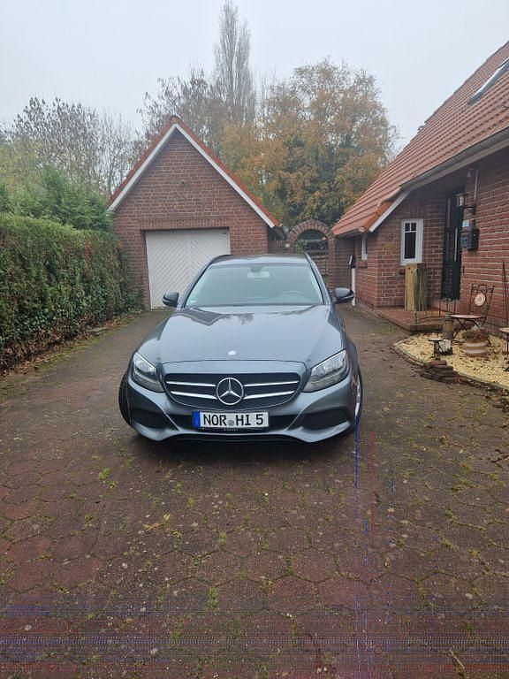 Grau Gebraucht 2017 Mercedes C220 Kombi | 11.500 € (Superpreis) - Bild 1/4