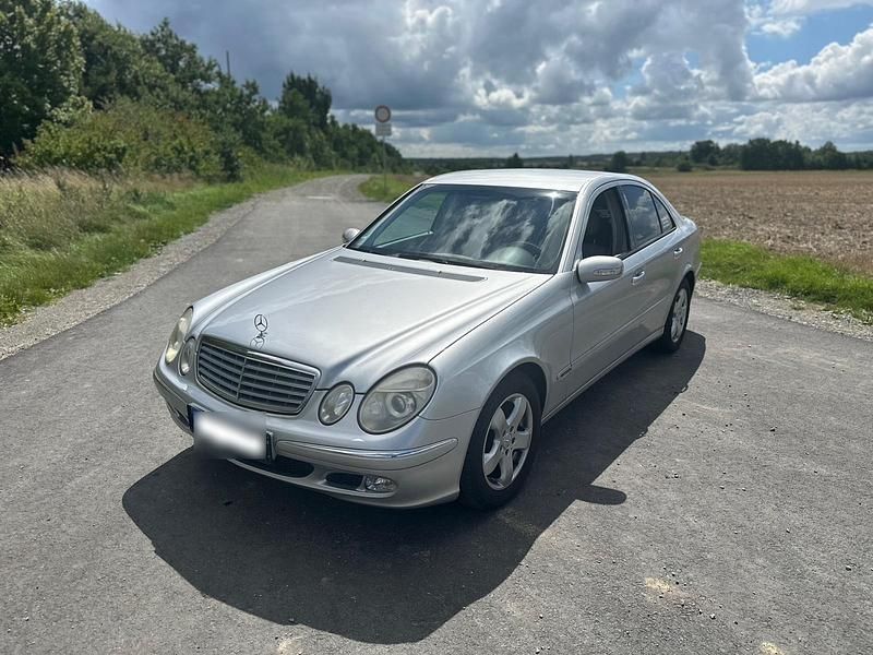 Second-hand Mercedes E320 224 CP (164 kW) 2002 Argintiu Berlinǎ