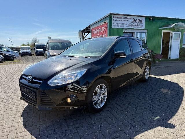 Gebraucht Ford Focus Trend 125 PS (91 kW) 2014 Schwarz Limousine