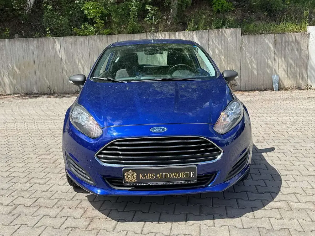 Gebraucht Ford Fiesta Ambiente 60 PS (44 kW) 2014 Indicblau metallic Kleinwagen