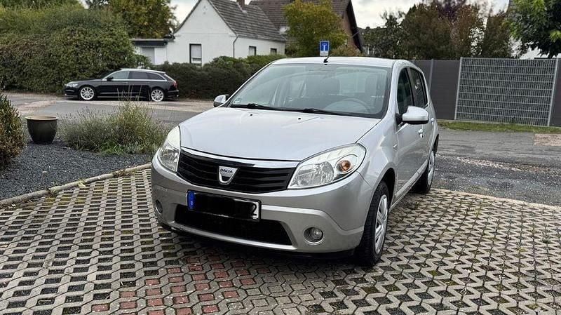 Silber Gebraucht 2010 Dacia Sandero Kleinwagen | 1.490 € (Fairer Preis) - Bild 1/4