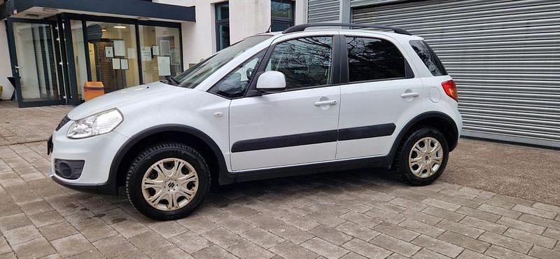 Gebraucht Suzuki SX4 120 PS (88 kW) 2012 Weiß Limousine