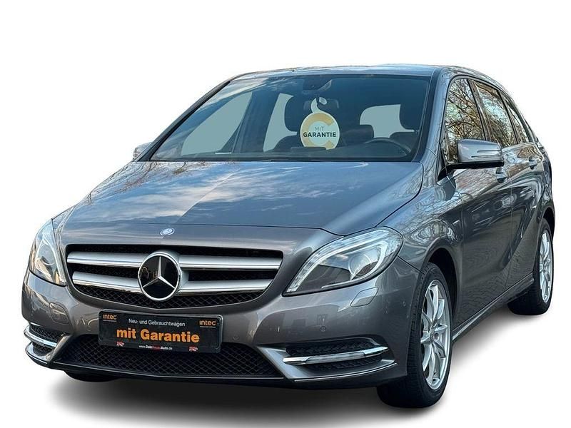 Grau Gebraucht 2012 Mercedes B180 Edition 1 Van / Kleinbus | 9.980 € (Fairer Preis) - Bild 1/4